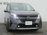 アダプティブLEDヘッドライト。フロントカメラで前方の状況を検知し対向車や先行車に眩しい思いをさせることなく必要なところだけを遠くまで照射します。