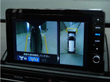 ◆マルチビューカメラシステム◆運転席から見づらい前後左右を、ナビ画面の映像で確認。見通しの悪い交差点や狭い道でのすれ違い、駐車などをサポートします。