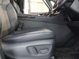 パワーシート搭載。微妙な調整が手軽にでき、ピッタリなポジションで運転することが可能です。