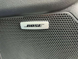 BOSEサウンドシステムは室内の反響率やシート形状、生地の素材など、全てを計算。車種ごとに特別なチューンナップが施されたこだわりの音響空間です。ノーマルサウンドと聞き比べてみてください。