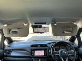 サンバイザーにはバニティミラー付きで車内でもお化粧直しできます