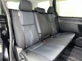 居心地の良い後席空間が乗員に深いくつろぎをもたらします。