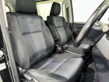 高いホールド性で運転姿勢が安定します。長距離ドライブでも疲れにくいのが魅力です。快適なドライビングライフをお送りください♪