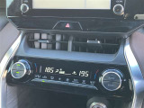 左右独立温度コントロールフルオートエアコンです。運転席、助手席それぞれで独立して温度設定ができます。冷え性の方が乗っても安心ですね♪