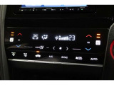 運転席と助手席の温度設定の変更が可能な左右独立タイプのデュアルエアコンです♪♪♪暑がりな人・寒がりな人も誰もが車内を快適にお過ごしいただけます♪♪♪