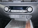 オートエアコン付きなので、温度を設定するだけで車内を快適にしてくれます!