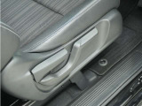 ◆シートハイトアジャスター◆運転席を上下に高さ調節ができます!運転ポジションを体格に合わせてシート調整できます。