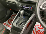 必ず使用するシフトレバー。確りと確認したいですね