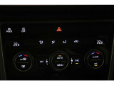 エアコンは、運転席と助手席でそれぞれお好みの温度に設定できる2ゾーンフルオートエアコンです。これからの季節はあるとうれしい機能ですね。