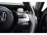 Hondaセンシングの機能のひとつ、アダプティブクルーズコントロール付!アクセルから足を離しても設定したスピードと前車との車間を保ち走行してくれます!車線維持もアシスト☆高速道路で疲労軽減ですね☆