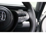 Hondaセンシングの機能のひとつ、アダプティブクルーズコントロール付!アクセルから足を離しても設定したスピードと前車との車間を保ち走行してくれます!車線維持もアシスト☆高速道路で疲労軽減ですね☆