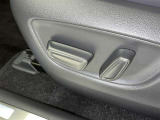 パワーシート搭載。微妙な調整が手軽にでき、ピッタリのポジションで運転することが可能です。