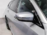 【BMWミラー】視認性の高いスタイリッシュなミラー。自動防眩機能も付いており夜間のドライビングをサポートします。