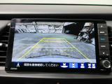 バックカメラの画像です。ガイドラインがスムースな車庫入れをサポートいたします。車庫入れの安心感がアップしますね。