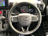 インテリアに合わせたデザインのステアリングは、運転される方のことも考え、運転しやすい形状、大きさです。是非一度、実際に触ってお確かめください。