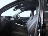 クオリティの高いシートを採用するのは、Audiのクルマづくりの哲学のひとつです。特に座り心地が重要です。体の大きなドイツ人が座っても頑丈な耐久性があります。。しかも肌触りも良く高級家具のようです。