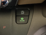 【eコンスイッチ】低燃費運転をサポートするECONモード。スイッチをONすると、エンジンやトランスミッション、A/Cなどを協調制御し、燃費の向上に貢献。エコドライブの効果を高めます。