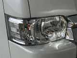 LEDヘッドライトです。デザイン性がよくとても明るいので、夜間の走行や悪天候でも安心です。しかも長寿命!