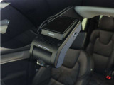 【ボルボ・ドライブレコーダー・360 駐車監視機能付】フロントカメラは水平360&deg;/垂直240&deg;を録画可能。前方/後方において映像を鮮明に録画します。大型バッテリーにより駐車監視用長時間録画にも対応。