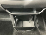 お気に入りのCDなどが収納できる格納式ボックス★