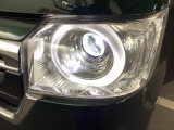 【LEDヘッドライト】点灯した瞬間のクリーンな白さが、今の車らしい清潔感を感じさせてくれます。明るさだけでなく、寿命や省エネ性能も優秀。長く乗る一台だからこそ、こだわわりたい方に最適です。