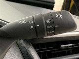 車外の明るさによって自動で点灯・消灯するオートライト