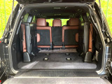 積み下ろしのしやすいデッキにはたっぷりと荷物を積み込んでいただけます。遊びから仕事まで、様々なシーンで頼れます♪