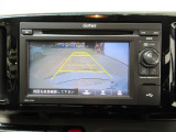 バックカメラの画像です。ガイドラインがスムースな車庫入れをサポートいたします。車庫入れの安心感がアップしますね。