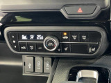 【シートヒーター】運転席、助手席にはシートヒーターが装備されております。これからの季節には嬉しい装備です!