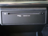 車内でCD DVDのメディアが楽しめます。