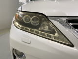 LEDヘッドライトは、点灯の瞬間から最大光量を発揮し、突然暗くなるトンネルなどでの安定感を高めます。