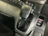 発進時から滑らかに加速する無段階変速のCVTはストップ&ゴーの多い街の中も快適です
