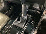 全てのトランスミッションのメリットを兼ね備えた理想的なAT、それがSKYACTIV-DRIVE(スカイアクティブドライブ)。「滑らかな変速」「ダイレクト感のあるシフトフィール」そして「低燃費」が特長です!