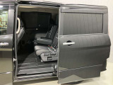 【両側オートスライドドア】子供を乗せたりするのにも隣の車を気にせずストレスフリー★雨の日などはリモコンキーからドアの開閉ができてとても便利な両側オートスライドドア★