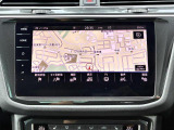 スマートフォン用アプリ[Apple CarPlay][Android Auto]対応の純正ナビ Discover Pro を装備、ラジオのほか、USB、Bluetoothハンズフリー通話にも対応。