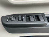 電動格納式ドアミラー&パワーウインドウ装着しています。