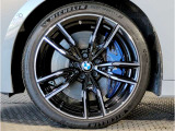 【BMWアロイホイル】軽量かつ強度に拘ったアロイホイル。走行性能ポテンシャルを引き出す設計。車の足元を引き締めてくれる大きなポイントはアロイホイルです。