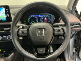 運転にかかわる様々な操作を安全に行えるように視点移動が少なく操作性に配慮されたスイッチ類が凝縮されたコクピットです。