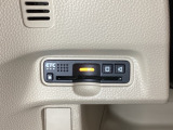 ハンドルの左下にETCがついています。高速道路の料金所の通過も楽々です。 カードの取り出しもしやすい場所についています。
