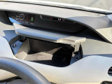 運転席側にも小物の収納に便利なインストアッパーボックス。