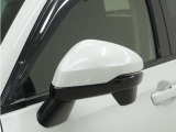 ◆ドアミラーウインカー◆ドアミラーにウインカーを装備しています。対向車に自身の進行方向を合図し安全に運転できます。