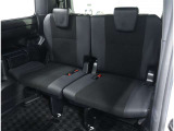 サードシートは便利な5:5分割可倒式シートです。収納と乗車人数のバランスに優れています♪荷物の大きさに応じたラゲージスペースをフレキシブルに作り出せるので、シーンに応じた使い方ができます♪