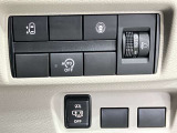 運転席側から左側スライドドアの開閉ができます