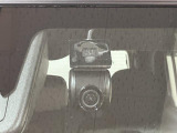 安心装備のスマートアシスト付きです☆ フロントガラス上部のステレオ式カメラで安全運転をサポートしてくれます☆