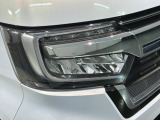 LEDヘッドライトは、点灯の瞬間から最大光量を発揮し、突然暗くなるトンネルなどでの安定感を高めます。