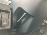 チルトハンドルで運転する人にハンドルの高さが調整出来ます。