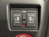 【両側パワースライドドア】両側がパワースライドドアになっており、運転席のスイッチやキーレスエントリーのボタンからでも開閉が可能です!狭い駐車場でのお子様の乗り降りに便利です!
