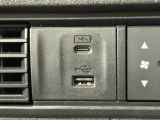 便利な充電用USBジャックも付いています☆周辺機器の充電にご利用頂けます☆
