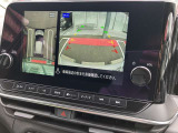 まるで真上から見ているような、視認性の良いアラウンドビューモニターです。駐車が苦手な方でもこれでらくらく駐車できますよ。