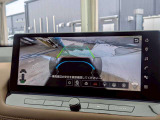 インビジブルフードビューで運転席から目視できないボンネット下回りも確認ができます。